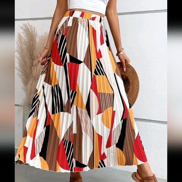 Boho Abstract Geo Print Pleated Maxi Skirt - Picture 4 of 5